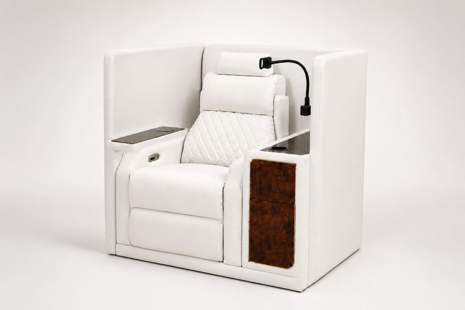 Private Xypods reclining chair with integrated privacy panels